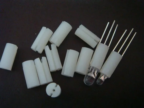 500x Белые пластиковые держатели для 3-х свинцовых светодиодов 3 мм/5 мм, бесплатная доставка, крышка 3 мм/5 мм