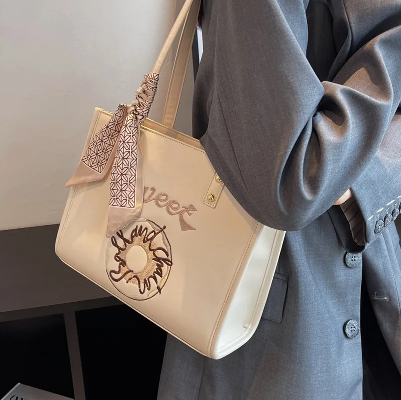 2023 Модные дизайнерские сумки для женщин, большая вместительная сумка-тоут, простая высококачественная кожаная роскошная женская сумка через плечо